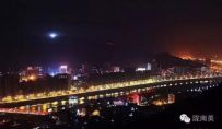 �����һ��Ů��Ȼ��¤�ϣ��쿴������˭��