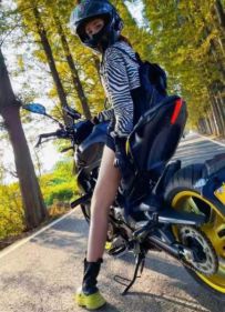 21������ׯĽ�䳵�������������¼����ϣ� Ů�ѷ��ĵ���������